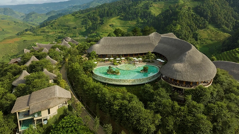 GRMuCangChai-OutdoorSwimmingpool-0648_yewjod_zt0g85_